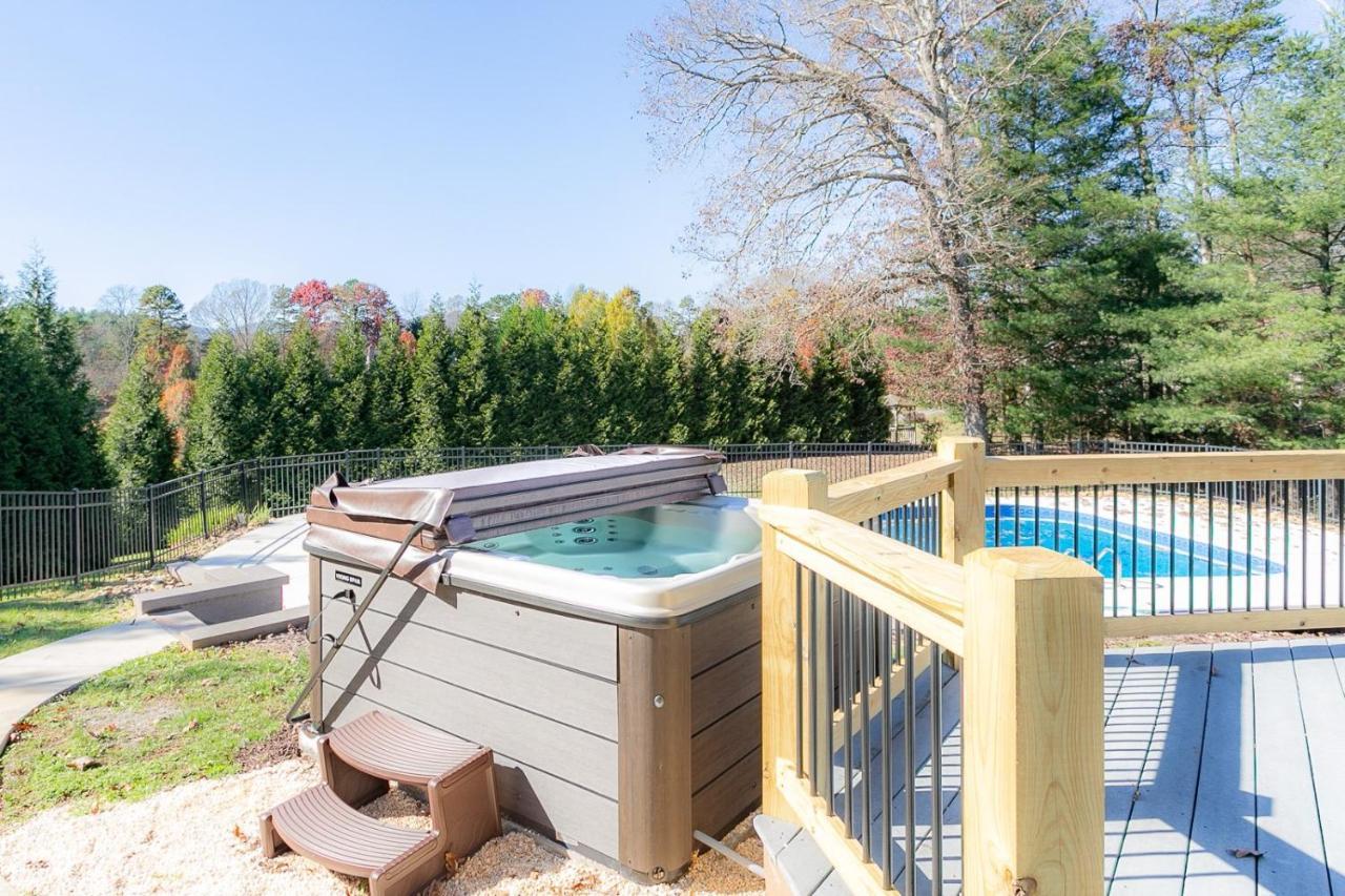 Luxurious House With Pool Near Asheville By Mighty Tree Properties Leicester Eksteriør billede